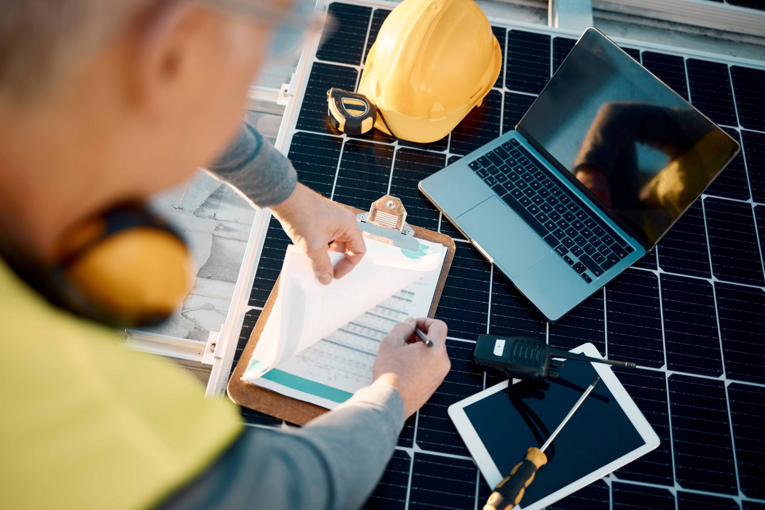 https://so-solartechnik.de/wp-content/uploads/2025/05/Dachgutachtendie-Grundlage-jeder-Planung-scaled.jpg
