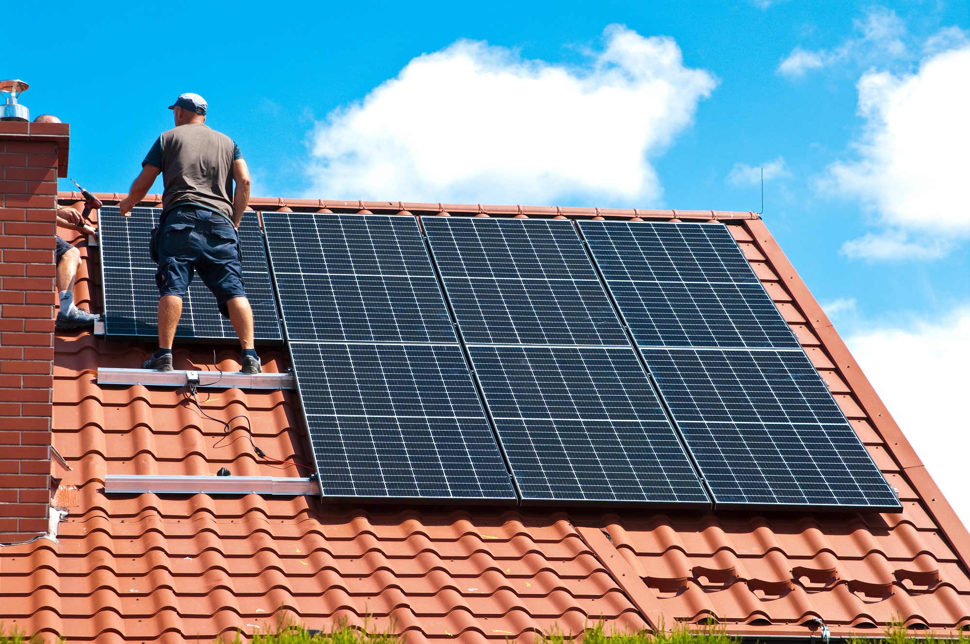 https://so-solartechnik.de/wp-content/uploads/2025/05/Solar-Inbetriebnahme.jpeg