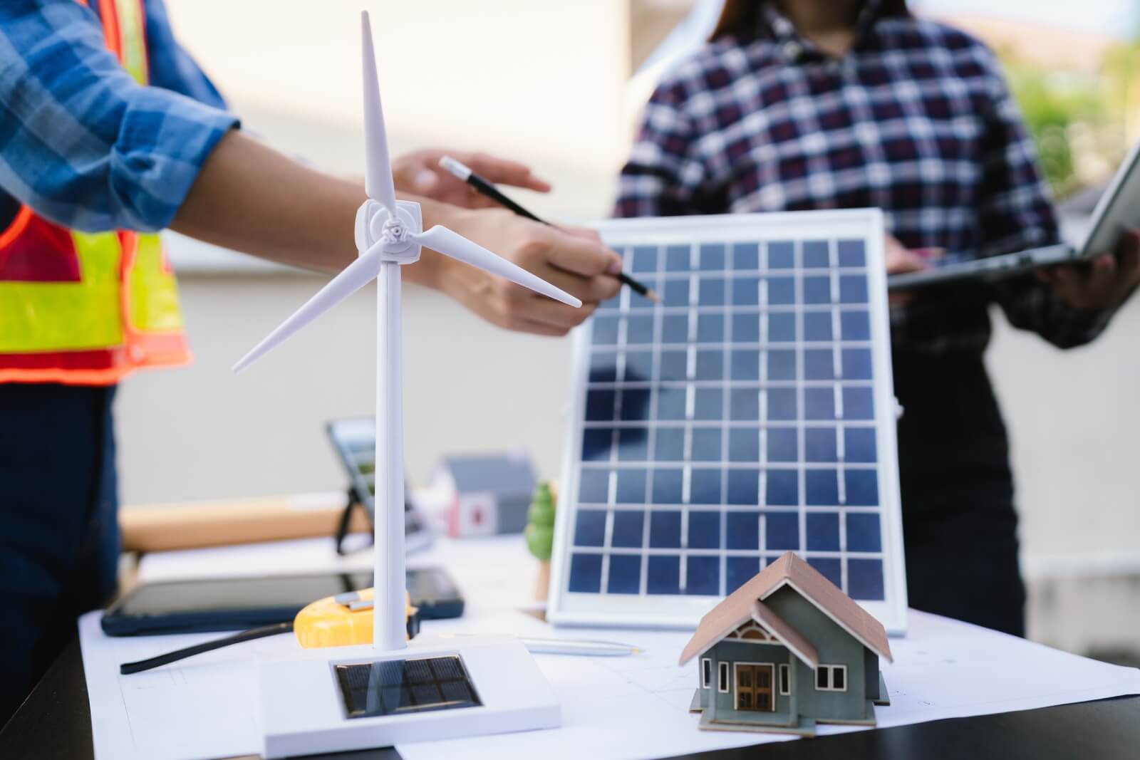 https://so-solartechnik.de/wp-content/uploads/2025/06/Individuelle-Planung-Ihrer-Solaranlage.jpg